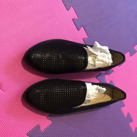 Black, flat woman’s shoe, size 8. - Picture 2 of 5